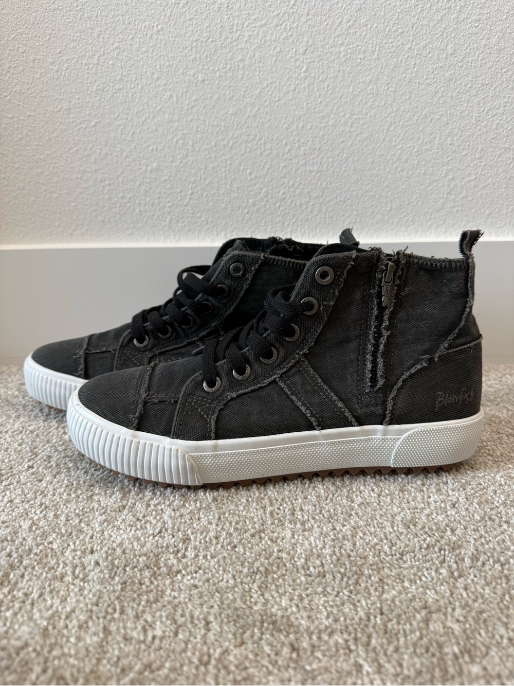 Blowfish Malibu Women’s Black Distressed High Top Sneakers 10.5 NWOT